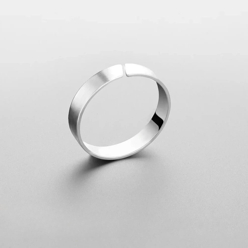 SLEEK MINIMAL RING